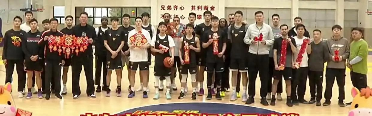 九游体育-广东备战新疆：徐杰杜润旺打闹，小崔360斤深蹲，奎因2人划船